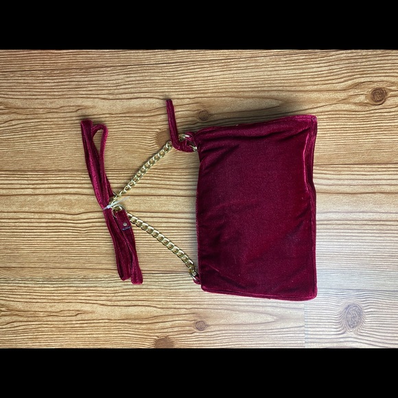 Red Velvet Chain Bag - Picture 4 of 5